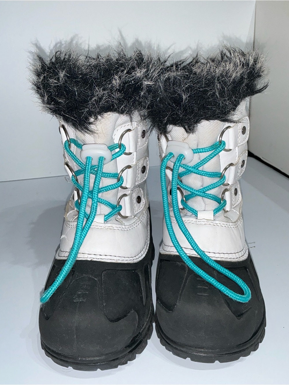 12 Youth Girls Itasca White Black Winter Boots with Teal Laces and Gray Faux Fur